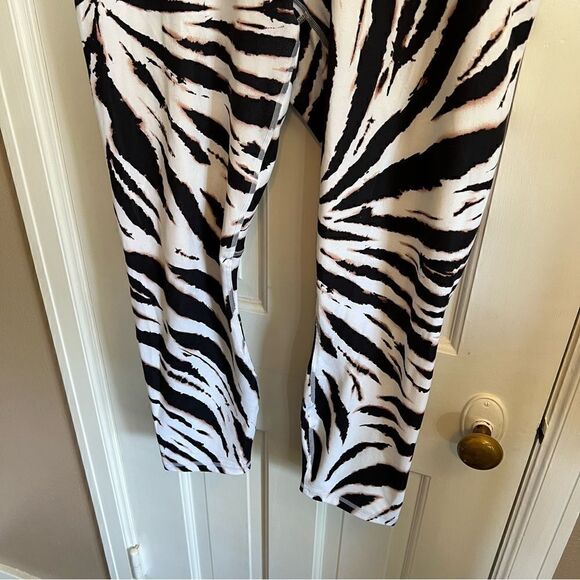 Fabletics PureLuxe Ultra High-Waisted 7/8 Legging - Picture 8 of 11